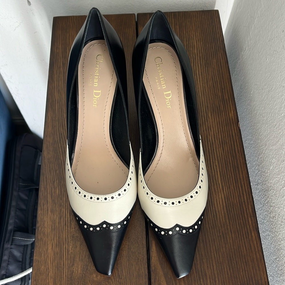 Gorgeous, like new Christian Dior black and white pumps!